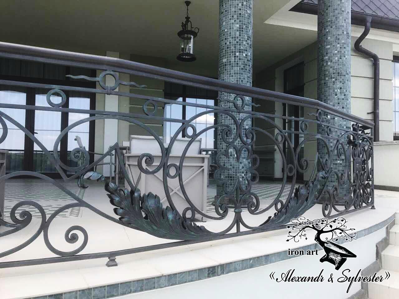 ringhiere in ferro battuto forme particolari balcone persiane
